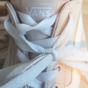 Vans Old Skool Women’s Low Top Shoes: Vans Low Top - Size 7.5